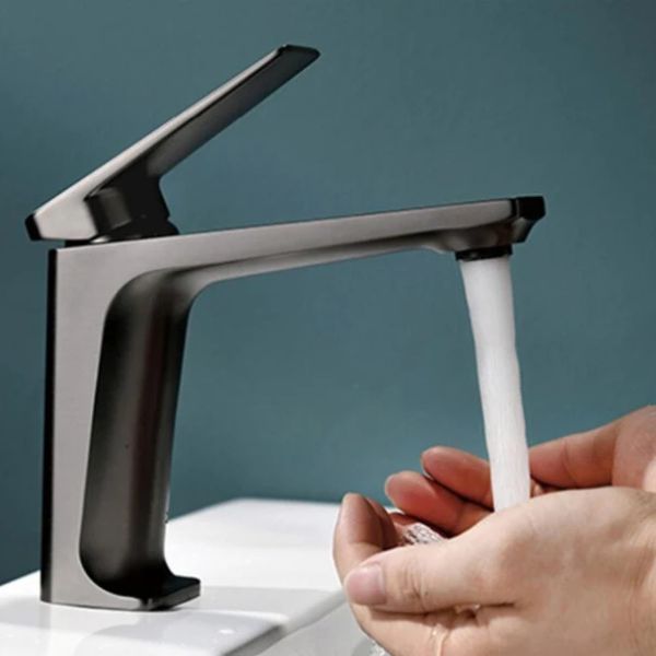 torneira banheiro preta