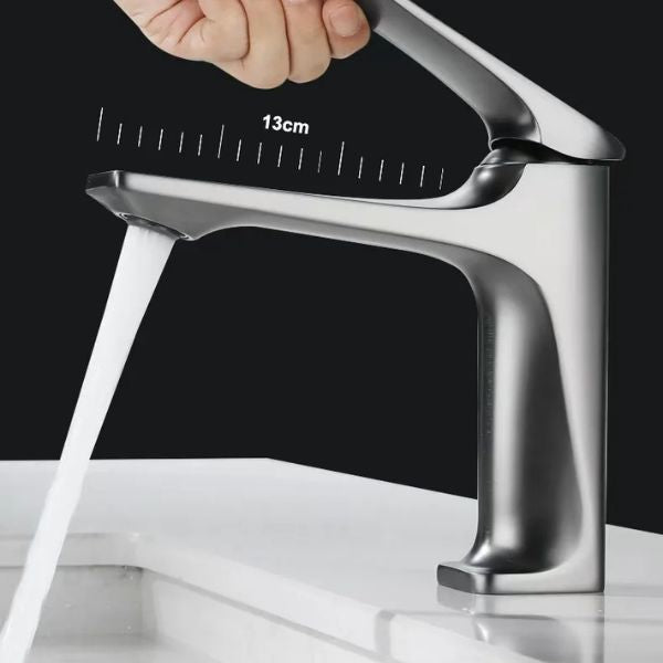 torneira de banheiro