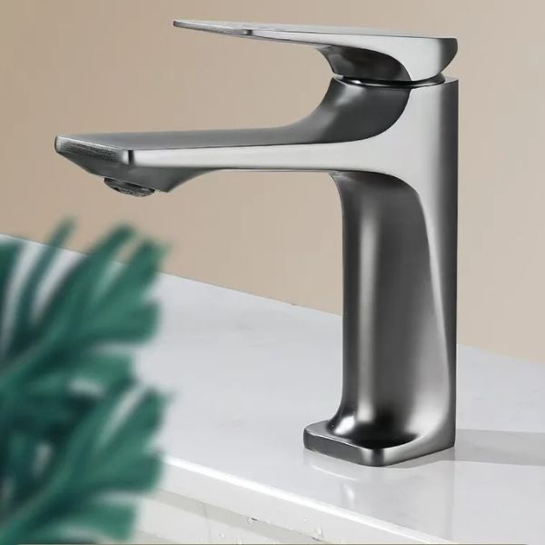 torneira de banheiro preta