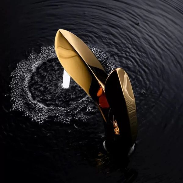 torneira banheiro dourado