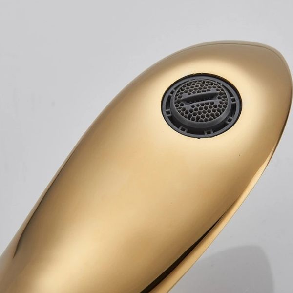 torneira banheiro dourada